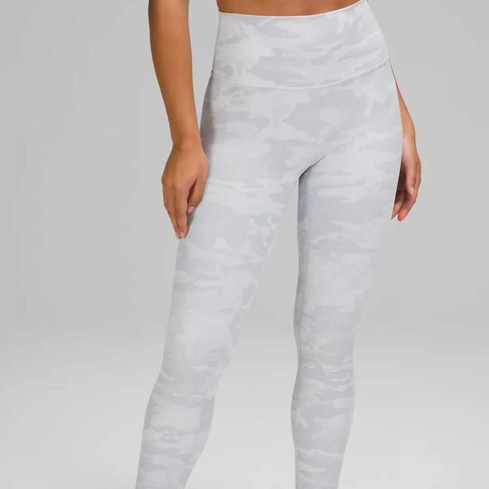 Wunder Under High-Rise Ribbed Fabric 28" 
Luxtreme - Sz 4